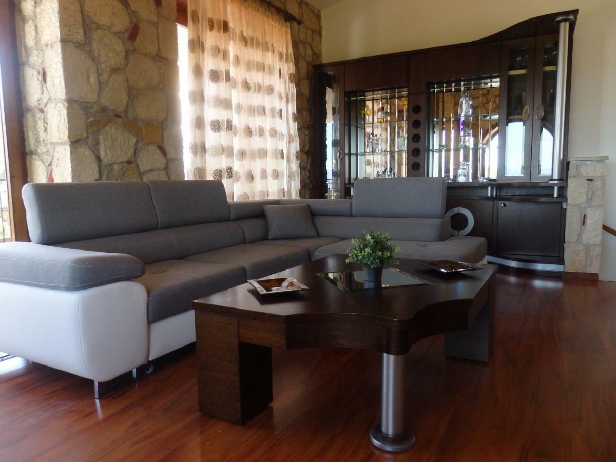 Villa George 아피토스 외부 사진